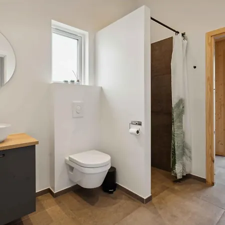 בית נופש Lovely New-built Near Sea *