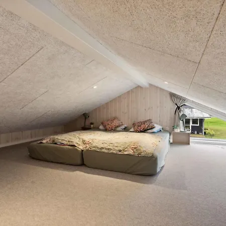 בית נופש Lovely New-built Near Sea *