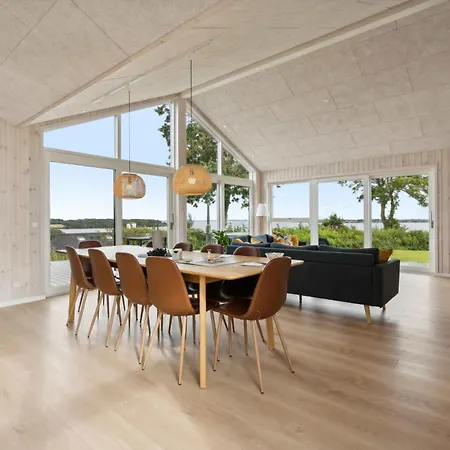 בית נופש Lovely New-built Near Sea