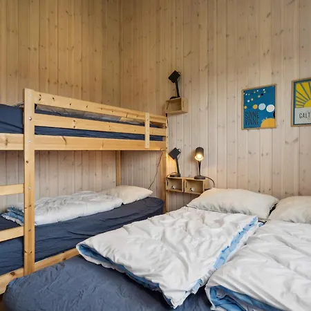 בית נופש Lovely New-built Near Sea *