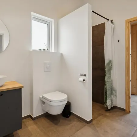 Fint, Nybyggt Hus Nära Havet *
