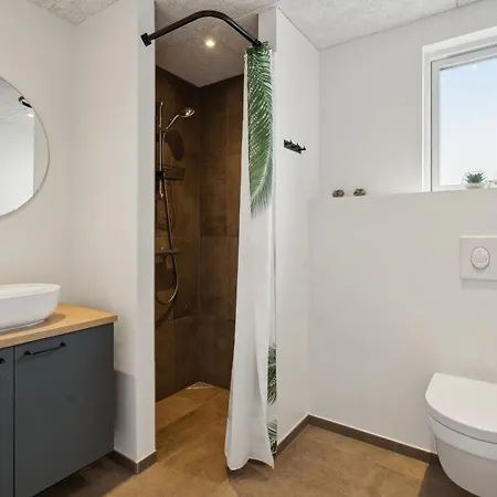 Fint, Nybyggt Hus Nära Havet *